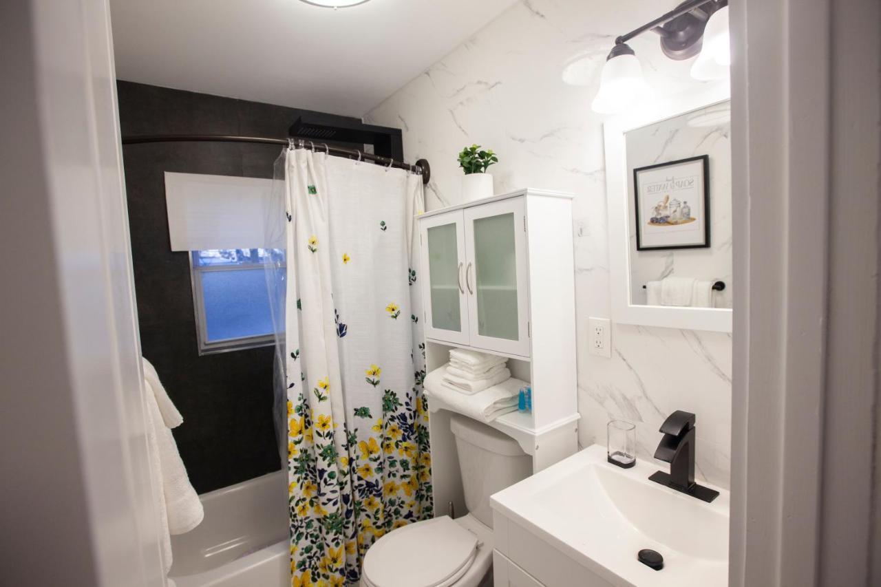 Appartement Alafia- Cozy Jfk Area - Is A Hosted Meaning The Host Live On Site *